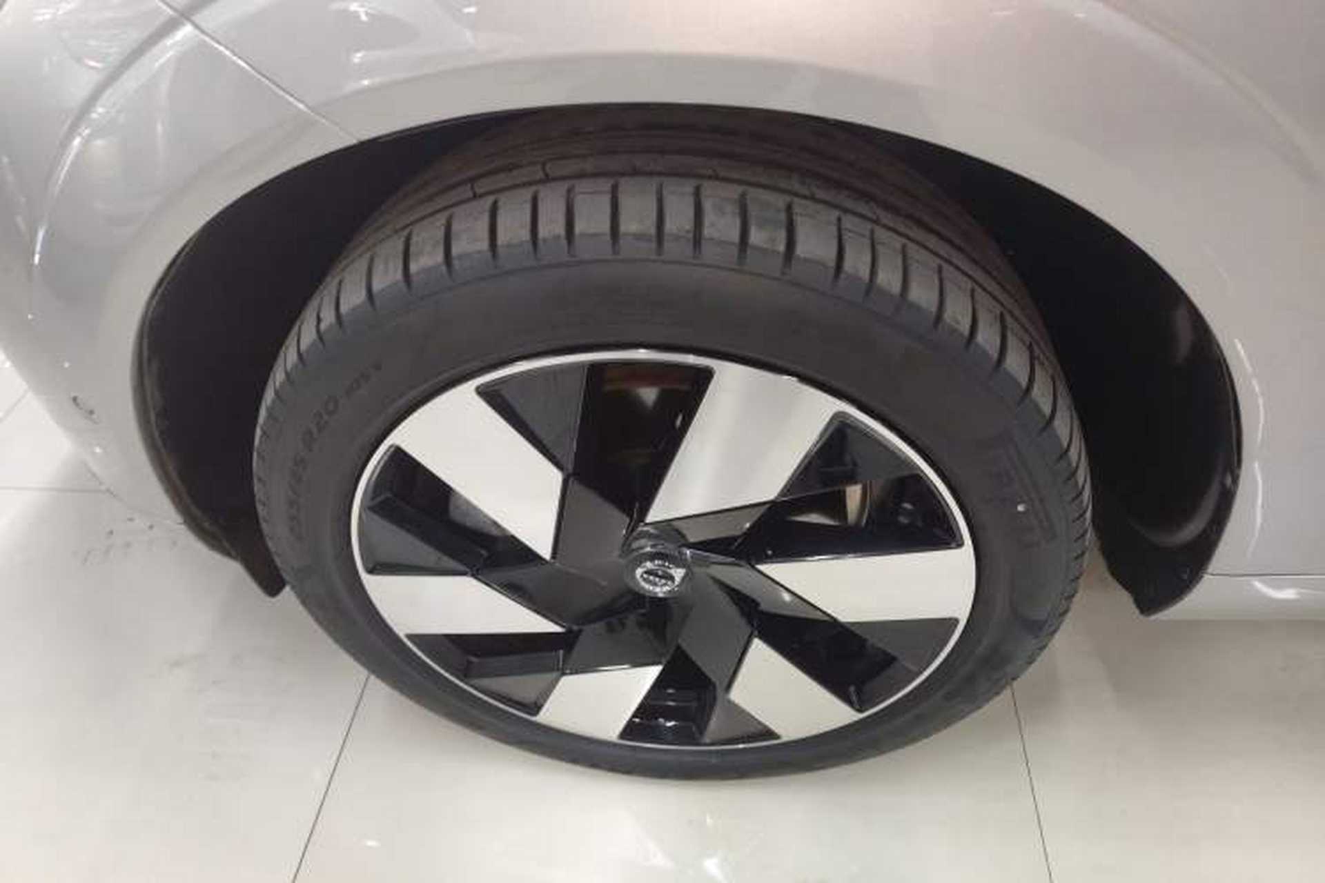 Used Volvo XC60 New Energy 2024 T8 Plug-in Hybrid Long-Range All-Wheel Drive Smart Luxury Edition Exterior 4