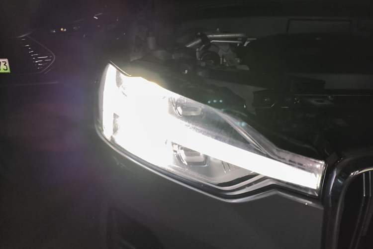 Used Volvo XC60 New Energy 2024 T8 Plug-in Hybrid Long-Range All-Wheel Drive Smart Luxury Edition Right Front Headlight