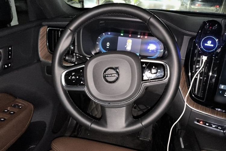 Used Volvo XC60 New Energy 2024 T8 Plug-in Hybrid Long-Range All-Wheel Drive Smart Luxury Edition Steering Wheel