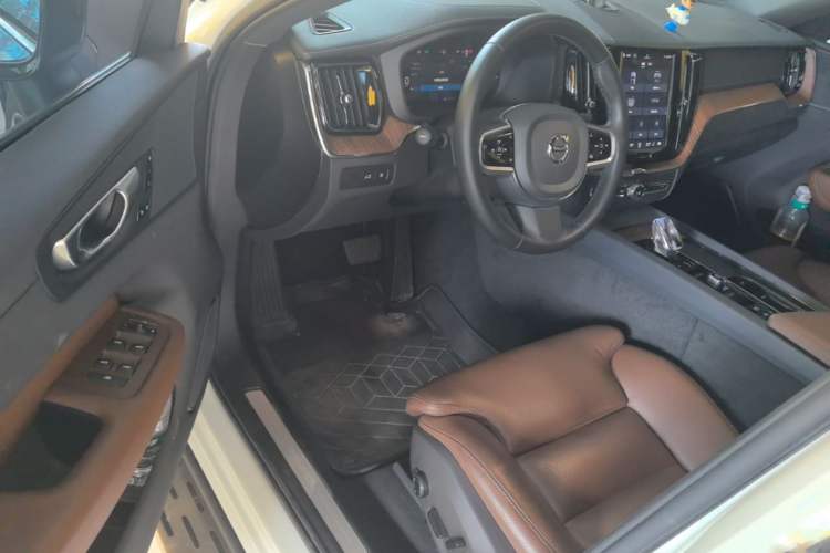 Used Volvo XC60 New Energy 2024 T8 Plug-in Hybrid Long-Range All-Wheel Drive Smart Luxury Edition Driver Seat