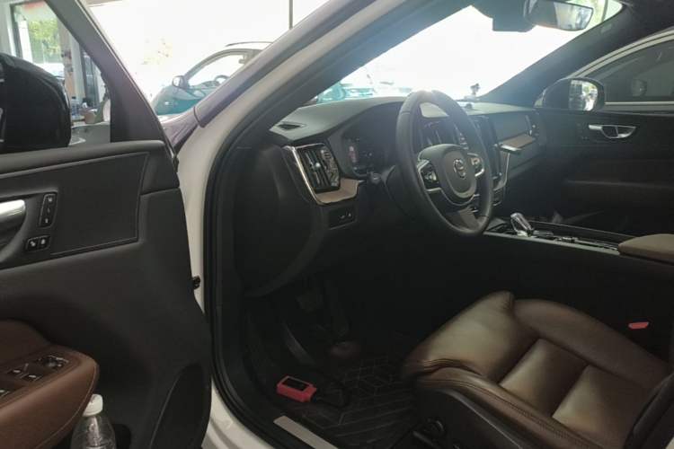 Used Volvo XC60 New Energy 2024 T8 Plug-in Hybrid Long-Range All-Wheel Drive Smart Luxury Edition Driver Seat