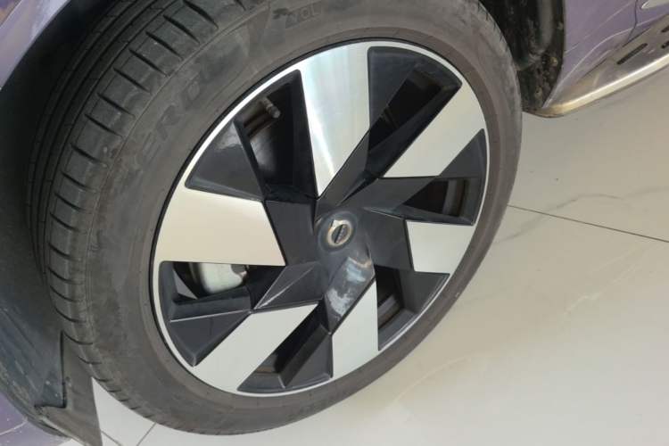 Used Volvo XC60 New Energy 2024 T8 Plug-in Hybrid Long-Range All-Wheel Drive Smart Luxury Edition Left Front Wheel Hub