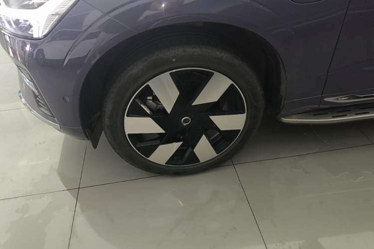 Used Volvo XC60 New Energy 2024 T8 Plug-in Hybrid Long-Range All-Wheel Drive Smart Luxury Edition Left Front Wheel Hub