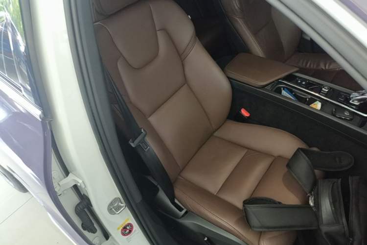 Used Volvo XC60 New Energy 2024 T8 Plug-in Hybrid Long-Range All-Wheel Drive Smart Luxury Edition Right Front Seat