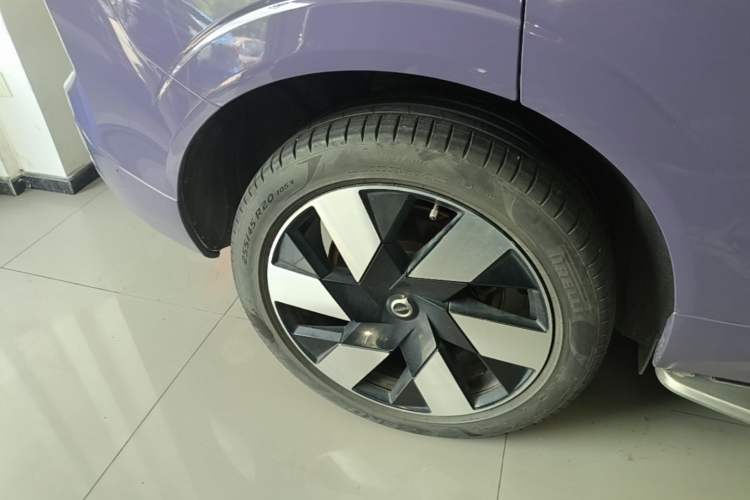 Used Volvo XC60 New Energy 2024 T8 Plug-in Hybrid Long-Range All-Wheel Drive Smart Luxury Edition Right Rear Wheel Hub