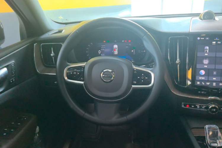 Used Volvo XC60 New Energy 2024 T8 Plug-in Hybrid Long-Range All-Wheel Drive Smart Luxury Edition Steering Wheel