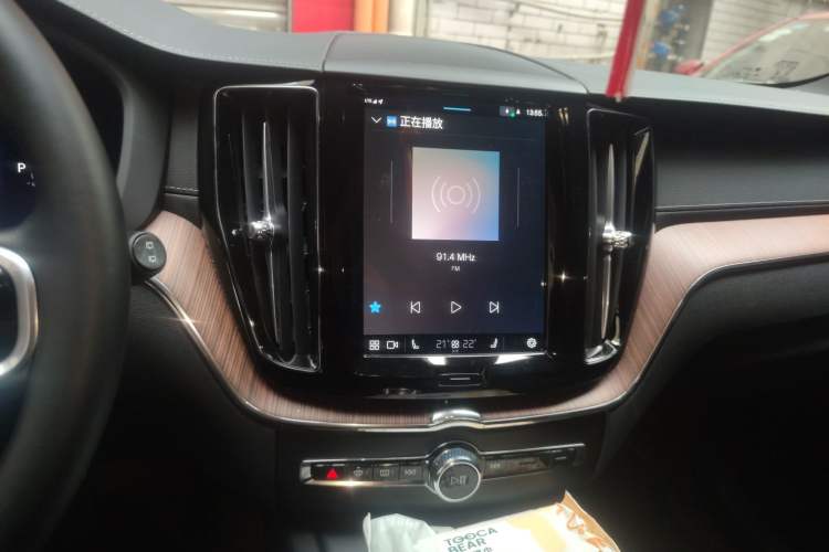 Used Volvo XC60 New Energy 2024 T8 Plug-in Hybrid Long-Range All-Wheel Drive Smart Luxury Edition Audio And AC Panel
