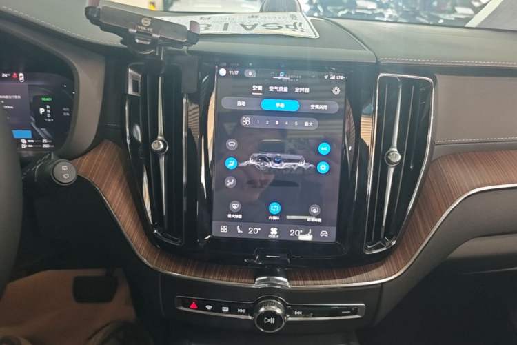 Used Volvo XC60 New Energy 2024 T8 Plug-in Hybrid Long-Range All-Wheel Drive Smart Luxury Edition Audio And AC Panel