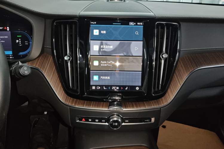 Used Volvo XC60 New Energy 2024 T8 Plug-in Hybrid Long-Range All-Wheel Drive Smart Luxury Edition Audio And AC Panel