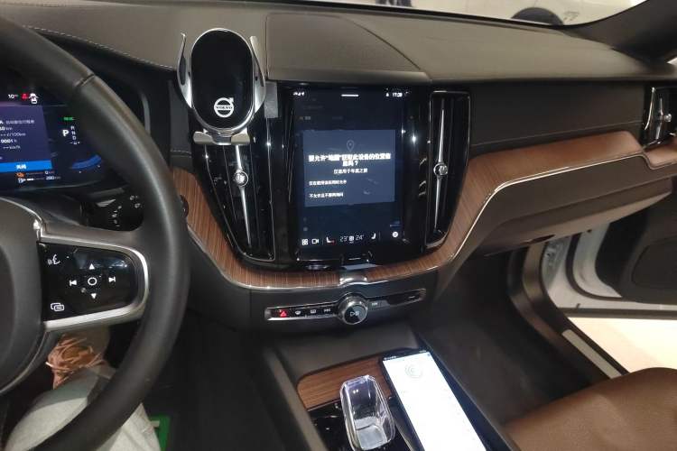 Used Volvo XC60 New Energy 2024 T8 Plug-in Hybrid Long-Range All-Wheel Drive Smart Luxury Edition Audio And AC Panel