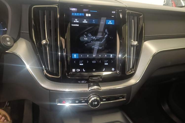 Used Volvo XC60 New Energy 2024 T8 Plug-in Hybrid Long-Range All-Wheel Drive Smart & Sporty Edition Audio And AC Panel
