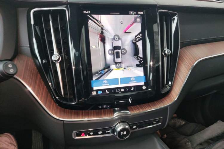 Used Volvo XC60 New Energy 2024 T8 Plug-in Hybrid Long-Range All-Wheel Drive Smart Luxury Edition Audio And AC Panel