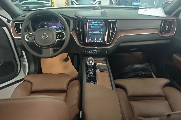Used Volvo XC60 New Energy 2024 T8 Plug-in Hybrid Long-Range All-Wheel Drive Smart Luxury Edition Center Console