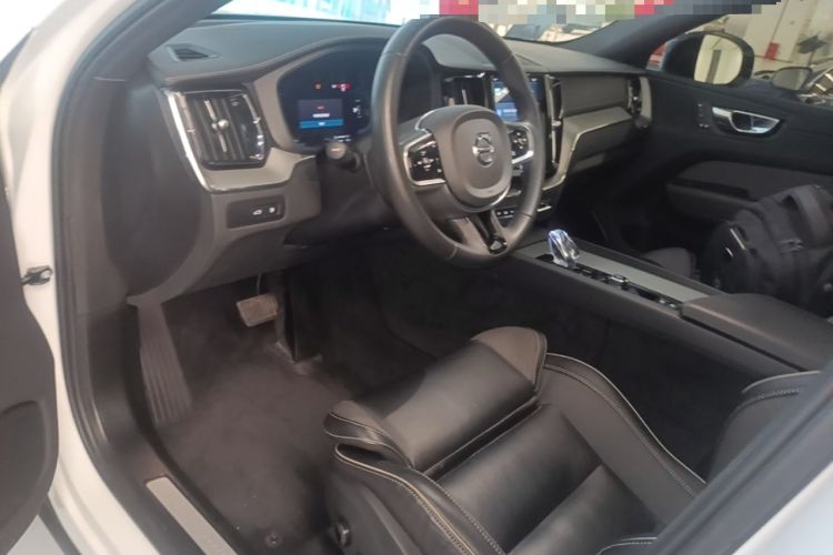 Used Volvo XC60 New Energy 2024 T8 Plug-in Hybrid Long-Range All-Wheel Drive Smart & Sporty Edition Center Console