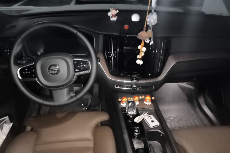 Used Volvo XC60 New Energy 2024 T8 Plug-in Hybrid Long-Range All-Wheel Drive Smart Luxury Edition Center Console