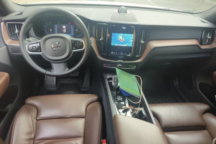 Used Volvo XC60 New Energy 2024 T8 Plug-in Hybrid Long-Range All-Wheel Drive Smart Luxury Edition Center Console