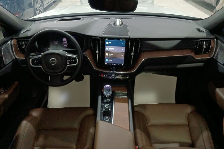 Used Volvo XC60 New Energy 2024 T8 Plug-in Hybrid Long-Range All-Wheel Drive Smart Luxury Edition Center Console