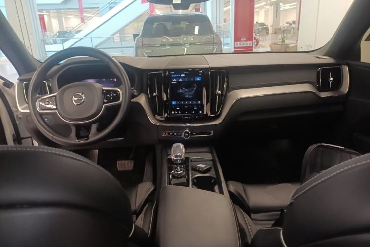 Used Volvo XC60 New Energy 2024 T8 Plug-in Hybrid Long-Range All-Wheel Drive Smart & Sporty Edition Center Console