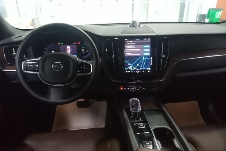Used Volvo XC60 New Energy 2024 T8 Plug-in Hybrid Long-Range All-Wheel Drive Smart Luxury Edition Center Console
