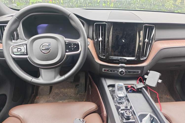 Used Volvo XC60 New Energy 2024 T8 Plug-in Hybrid Long-Range All-Wheel Drive Smart Luxury Edition Center Console