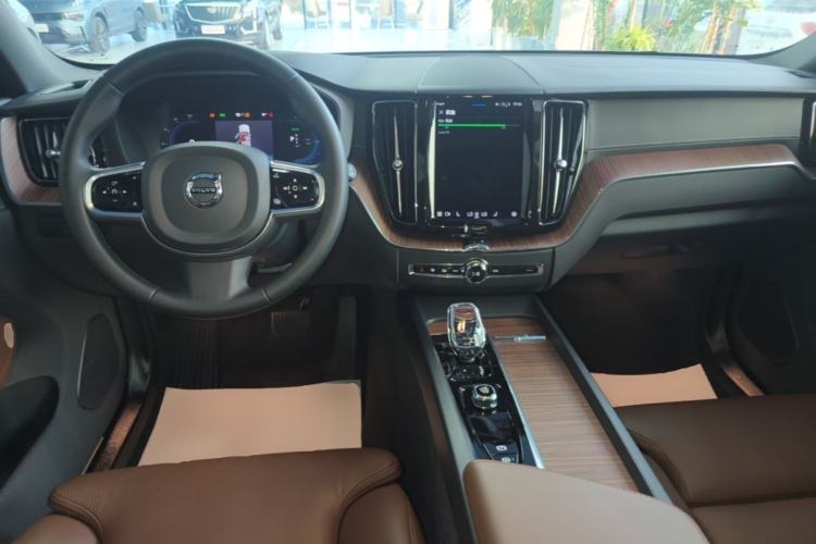 Used Volvo XC60 New Energy 2024 T8 Plug-in Hybrid Long-Range All-Wheel Drive Smart Luxury Edition Center Console