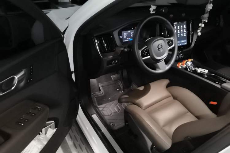 Used Volvo XC60 New Energy 2024 T8 Plug-in Hybrid Long-Range All-Wheel Drive Smart Luxury Edition Driver Seat