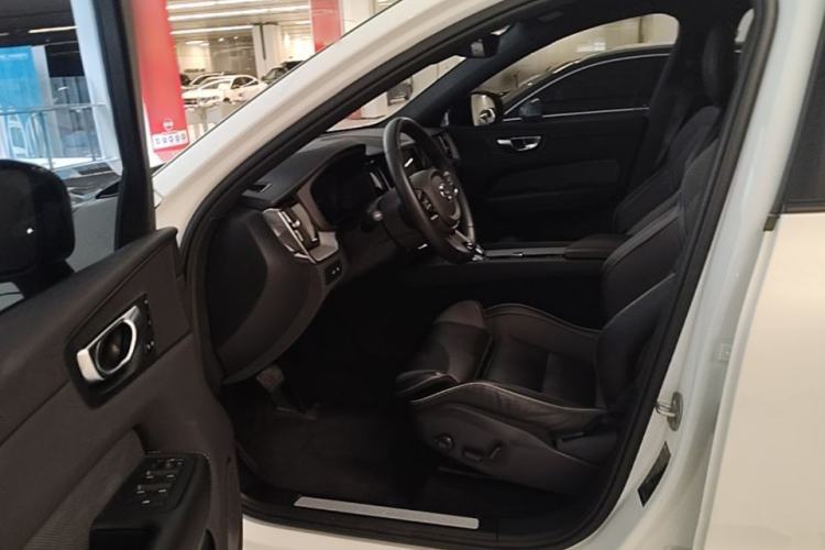 Used Volvo XC60 New Energy 2024 T8 Plug-in Hybrid Long-Range All-Wheel Drive Smart & Sporty Edition Driver Seat