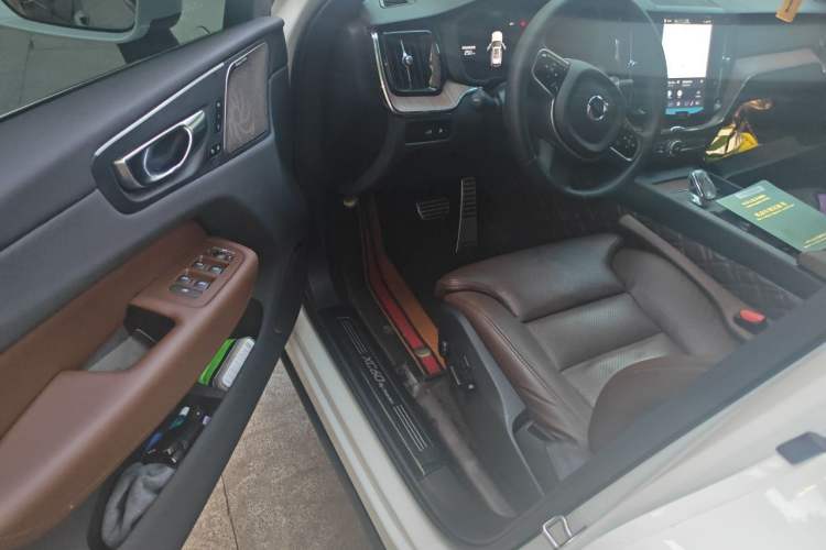 Used Volvo XC60 New Energy 2024 T8 Plug-in Hybrid Long-Range All-Wheel Drive Smart Luxury Edition Driver Seat