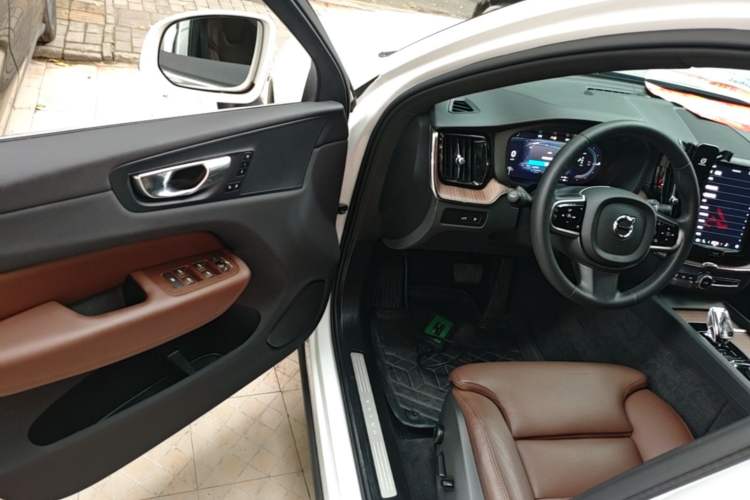 Used Volvo XC60 New Energy 2024 T8 Plug-in Hybrid Long-Range All-Wheel Drive Smart Luxury Edition Driver Seat