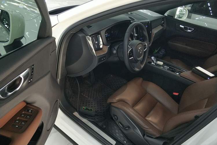 Used Volvo XC60 New Energy 2024 T8 Plug-in Hybrid Long-Range All-Wheel Drive Smart Luxury Edition Driver Seat