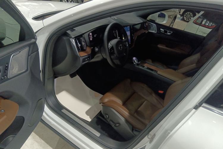 Used Volvo XC60 New Energy 2024 T8 Plug-in Hybrid Long-Range All-Wheel Drive Smart Luxury Edition Driver Seat