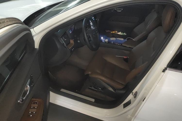 Used Volvo XC60 New Energy 2024 T8 Plug-in Hybrid Long-Range All-Wheel Drive Smart Luxury Edition Driver Seat