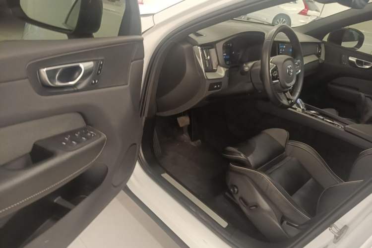 Used Volvo XC60 New Energy 2024 T8 Plug-in Hybrid Long-Range All-Wheel Drive Smart & Sporty Edition Driver Seat