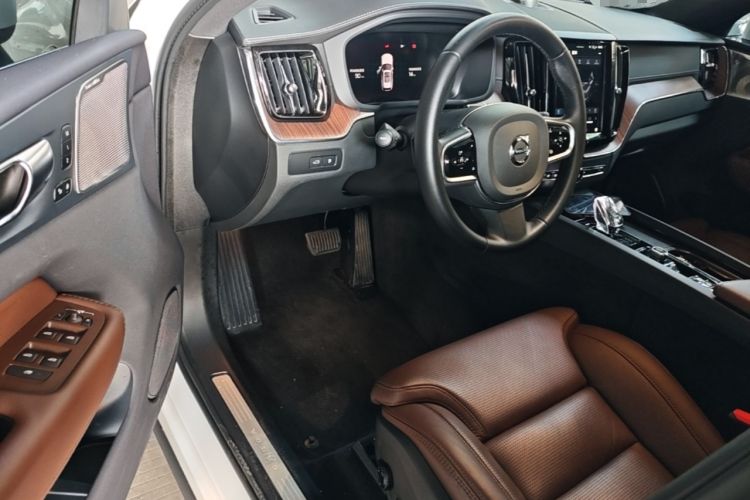 Used Volvo XC60 New Energy 2024 T8 Plug-in Hybrid Long-Range All-Wheel Drive Smart Luxury Edition Driver Seat