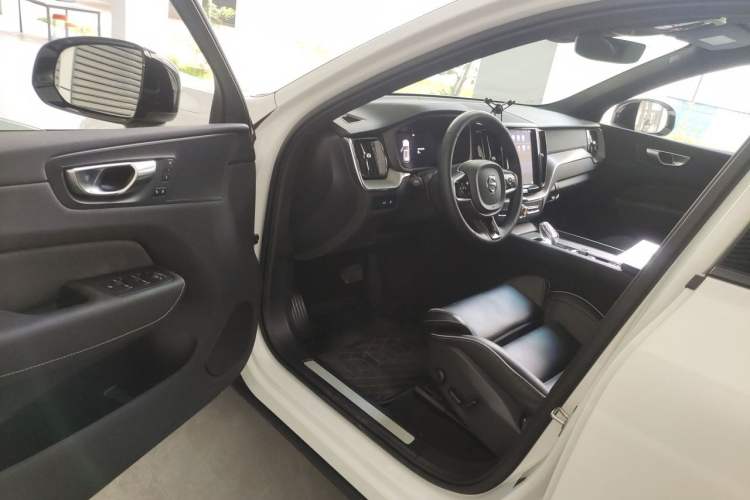 Used Volvo XC60 New Energy 2024 T8 Plug-in Hybrid Long-Range All-Wheel Drive Smart & Sporty Edition Driver Seat