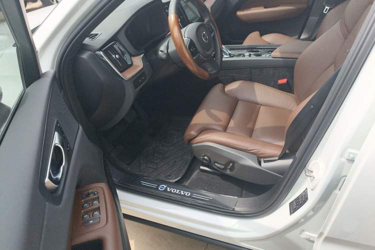 Used Volvo XC60 New Energy 2024 T8 Plug-in Hybrid Long-Range All-Wheel Drive Smart Luxury Edition Driver Seat