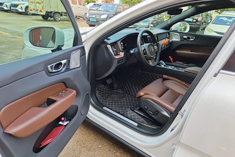 Used Volvo XC60 New Energy 2024 T8 Plug-in Hybrid Long-Range All-Wheel Drive Smart Luxury Edition Driver Seat