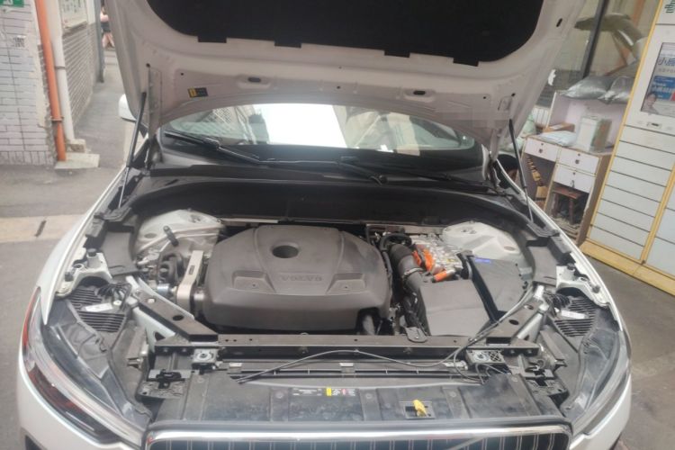 Used Volvo XC60 New Energy 2024 T8 Plug-in Hybrid Long-Range All-Wheel Drive Smart Luxury Edition Engine Bay