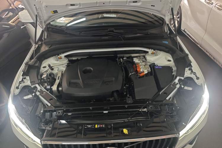 Used Volvo XC60 New Energy 2024 T8 Plug-in Hybrid Long-Range All-Wheel Drive Smart Luxury Edition Engine Bay