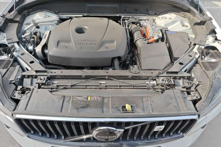 Used Volvo XC60 New Energy 2024 T8 Plug-in Hybrid Long-Range All-Wheel Drive Smart Luxury Edition Engine Bay
