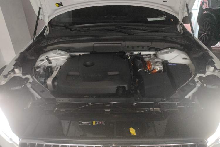 Used Volvo XC60 New Energy 2024 T8 Plug-in Hybrid Long-Range All-Wheel Drive Smart Luxury Edition Engine Bay
