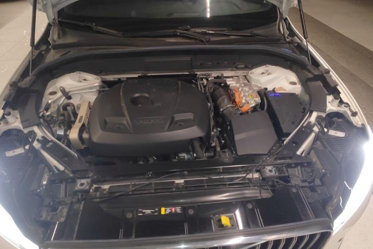 Used Volvo XC60 New Energy 2024 T8 Plug-in Hybrid Long-Range All-Wheel Drive Smart Luxury Edition Engine Bay