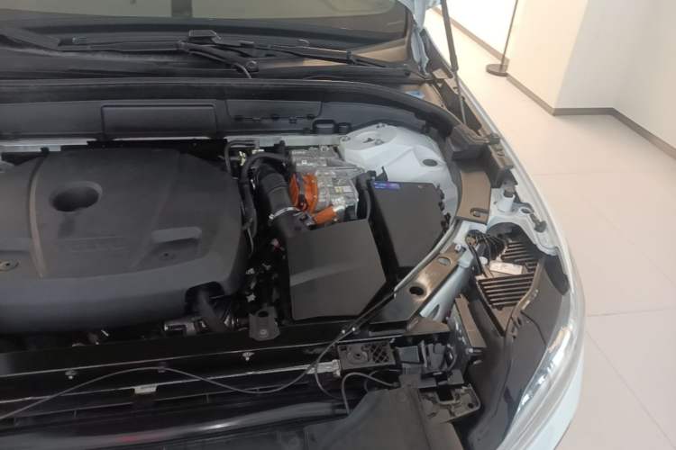 Used Volvo XC60 New Energy 2024 T8 Plug-in Hybrid Long-Range All-Wheel Drive Smart & Sporty Edition Engine Bay Left