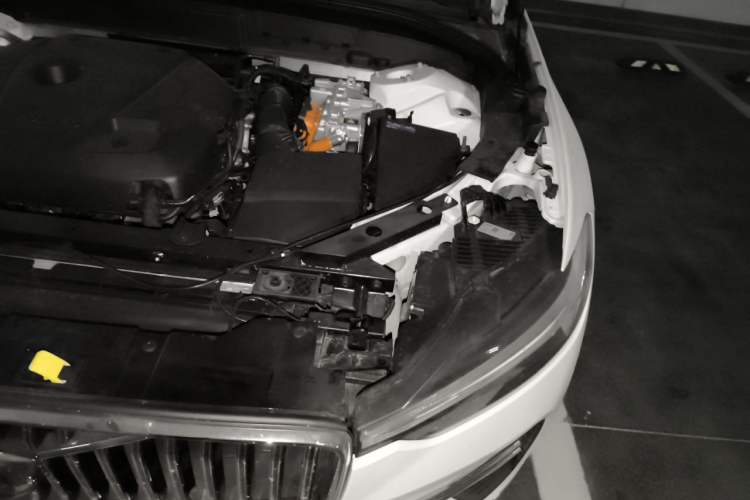 Used Volvo XC60 New Energy 2024 T8 Plug-in Hybrid Long-Range All-Wheel Drive Smart Luxury Edition Engine Bay Left