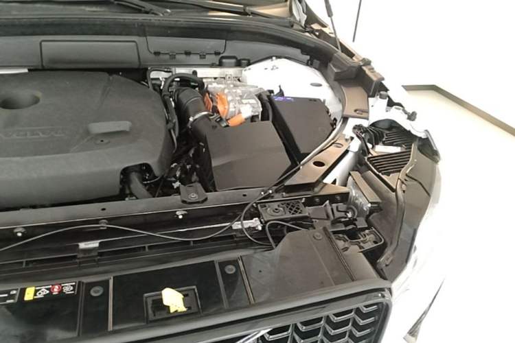 Used Volvo XC60 New Energy 2024 T8 Plug-in Hybrid Long-Range All-Wheel Drive Smart & Sporty Edition Engine Bay Left