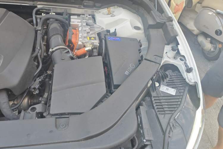 Used Volvo XC60 New Energy 2024 T8 Plug-in Hybrid Long-Range All-Wheel Drive Smart Luxury Edition Engine Bay Left