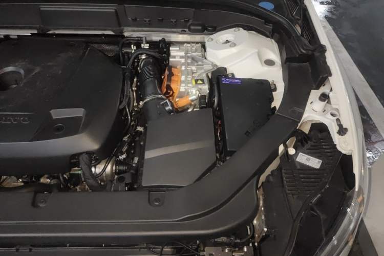 Used Volvo XC60 New Energy 2024 T8 Plug-in Hybrid Long-Range All-Wheel Drive Smart Luxury Edition Engine Bay Left