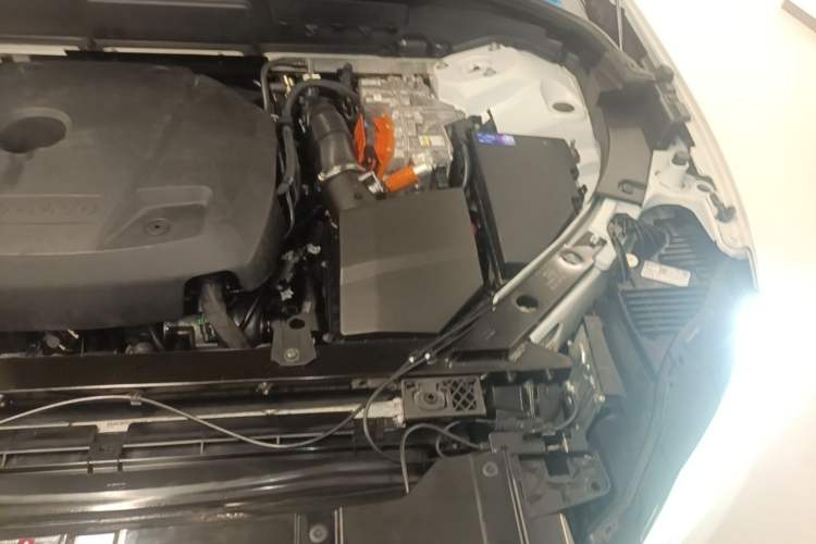 Used Volvo XC60 New Energy 2024 T8 Plug-in Hybrid Long-Range All-Wheel Drive Smart & Sporty Edition Engine Bay Left