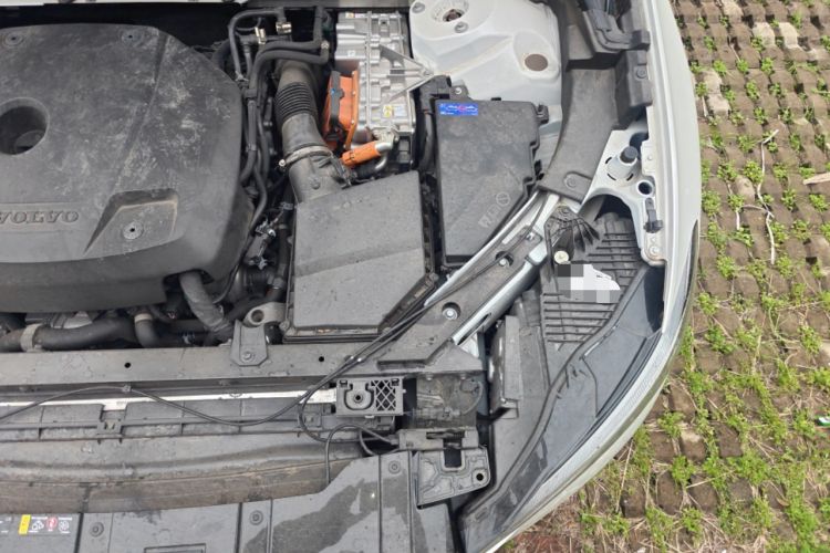 Used Volvo XC60 New Energy 2024 T8 Plug-in Hybrid Long-Range All-Wheel Drive Smart Luxury Edition Engine Bay Left