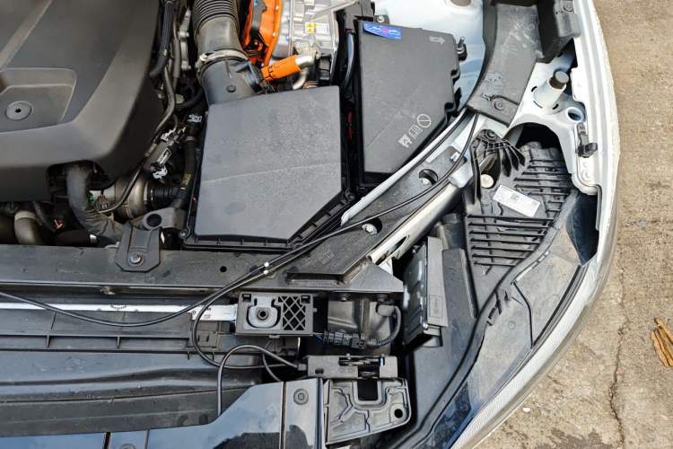 Used Volvo XC60 New Energy 2024 T8 Plug-in Hybrid Long-Range All-Wheel Drive Smart Luxury Edition Engine Bay Left